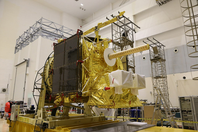 На Байконур доставили вторую «Арктику-М»: спутник прошёл множество испытаний и проверок перед запуском
